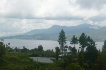 danau_atas_bawah